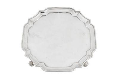 Lot 389 - A George V sterling silver salver, London 1917 by Goldsmiths and Silversmiths