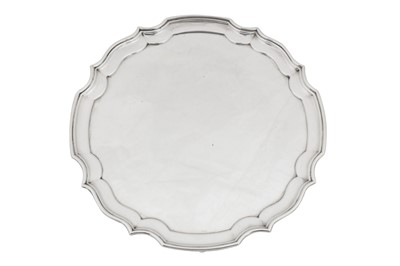 Lot 383 - A George VI sterling silver salver, London 1938 by William Bruford and Son