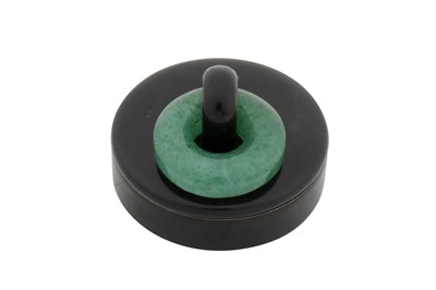 Lot 71 - An early 20th century French 950 standard silver, lacquer and aventurine quartz pillbox, Paris circa 1935 by Cartier