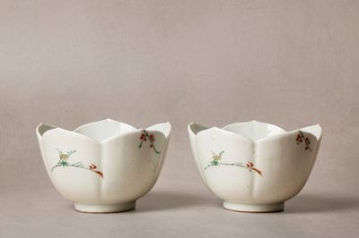 Lot 453 - A PAIR OF JAPANESE ARITA KAKIEMON-STYLE 'PETAL' BOWLS