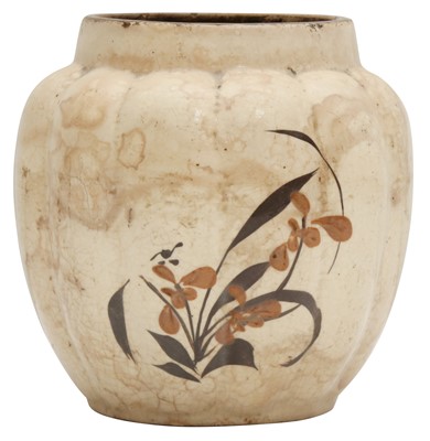 Lot 731 - A CHINESE CIZHOU SLIP-DECORATED LOBED JAR