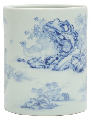 Lot 696 - A CHINESE BLUE AND WHITE 'CHICKEN' BRUSH POT, BITONG