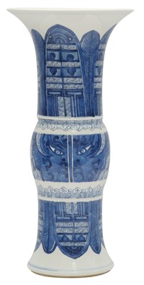 Lot 36 - A CHINESE BLUE AND WHITE 'ARCHAISTIC' BEAKER VASE, GU