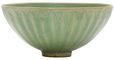 Lot 726 - A CHINESE LONGQUAN CELADON 'PETAL' BOWL