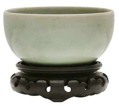 Lot 741 - A SMALL CHINESE LONGQUAN CELADON-GLAZED BOWL