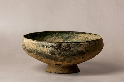Lot 651 - A CHINESE ARCHAIC BRONZE BOWL