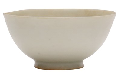 Lot 721 - A CHINESE WHITE-GLAZED CUP
