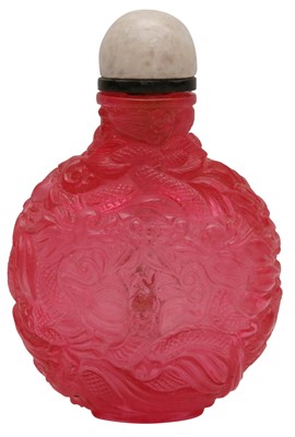 Lot 1008 - A CHINESE PINK GLASS 'DRAGON' SNUFF BOTTLE