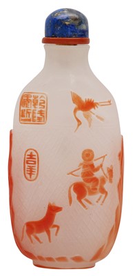 Lot 1014 - A CHINESE OVERLAY GLASS 'LANDSCAPE' SNUFF BOTTLE