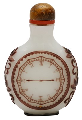 Lot 1013 - A CHINESE BROWN AND WHITE OVERLAY GLASS 'POCKET WATCH' SNUFF BOTTLE