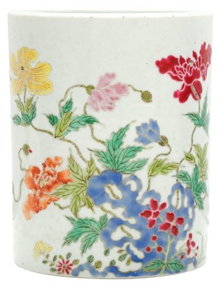 Lot 189 - A CHINESE FAMILLE-ROSE 'BLOSSOMS' BRUSH POT, BITONG