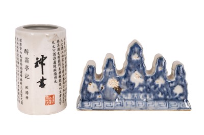Lot 61 - A CHINESE BLUE AND WHITE BRUSH REST AND AN INSCRIBED BRUSH POT