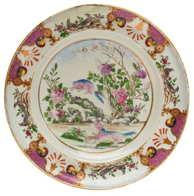 Lot 350 - A CHINESE EXPORT FAMILLE-ROSE 'DOGS' DISH