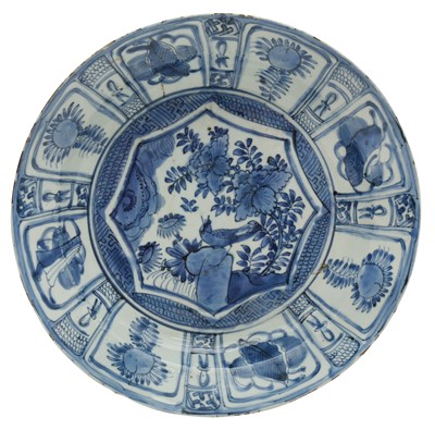 Lot 271 - A CHINESE BLUE AND WHITE 'KRAAK' 'BIRD' DISH