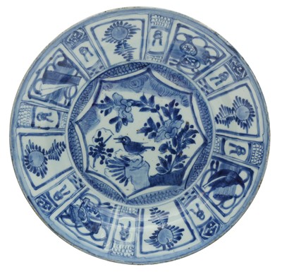 Lot 277 - A CHINESE BLUE AND WHITE 'KRAAK' 'BIRD' DISH