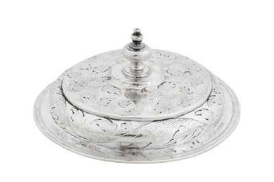 Lot 478 - A rare James II provincial sterling silver porringer lid, York 1687 by John Oliver (free. 1676, d. 1696)
