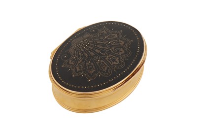 Lot 12 - A George I unmarked gold and tortoiseshell pique work snuff box, probably London circa 1720