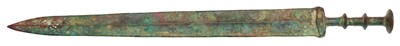 Lot 653 - A CHINESE ARCHAIC BRONZE SWORD