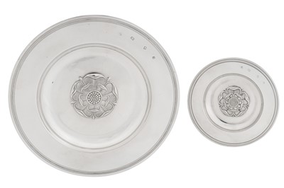 Lot 375 - A graduated pair of Elizabeth II sterling silver ‘Armada’ dishes, London 1971/73 by C J Vander