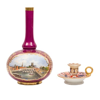 Lot 373 - A Chamberlain's Worcester porcelain vase and chamberstick