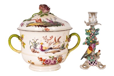 Lot 121 - A mid 18th Century Chelsea porcelain écuelle and cover