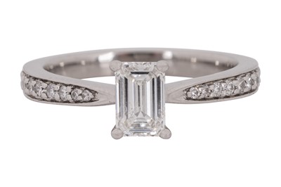 Lot 195 - A diamond ring