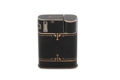 Lot 72 - An early 20th century French Art Deco 950 standard silver gilt and lacquer lighter, Paris circa 1920, retailed by Cartier