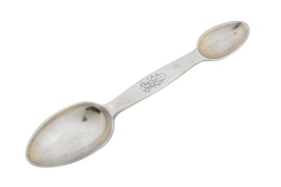 Lot 328 - A Victorian sterling silver medicine spoon, London 1876 by George Adams of Chawner and Co