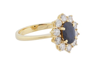 Lot 76 - A sapphire and diamond cluster ring
