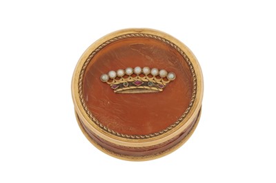 Lot 10 - A Louis XVI French late 18th century gold mounted blonde tortoiseshell snuff box, Paris circa 1780