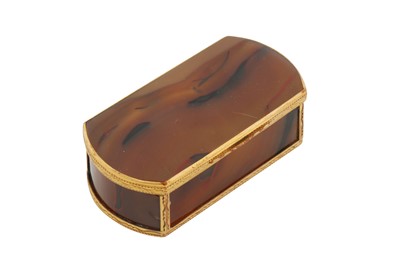 Lot 13 - A Louis XVI late 18th century French agate and gilt metal snuff box, probably Paris circa 1780
