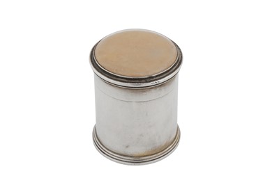 Lot 46 - An Edwardian sterling silver and hardstone vesta case, London 1910 by Harold Child