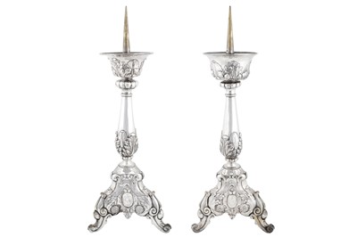 Lot 281 - A pair of late 17th century Dutch silver altar candlesticks, Utrecht 1679 by Thijmen / Thymen Van Leeuwen (master 1652)