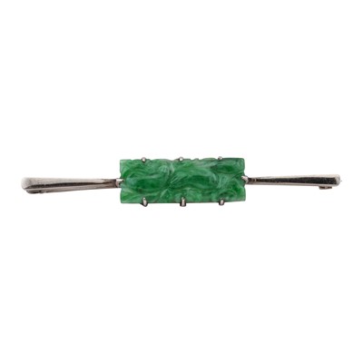 Lot 160 - A carved jadeite brooch