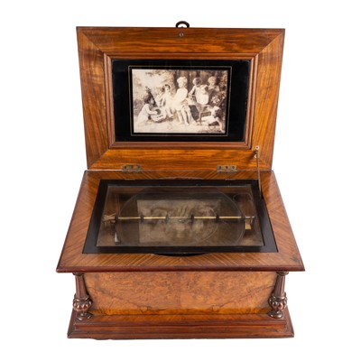 Lot 184 - A late 19th century German walnut and marquetry cased symphonion