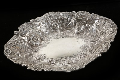 Lot 438 - An antique Victorian Sterling Silver bonbon /...