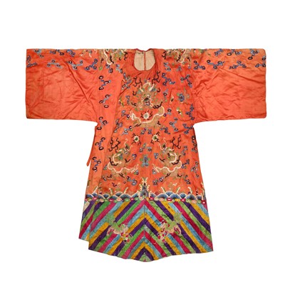 Lot 205 - A Chinese silk embroidered 'dragon' robe, Late Qing dynasty