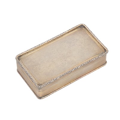 Lot 362 - An Elizabeth II sterling silver gilt snuff box, Birmingham 1951 by A Wilcox