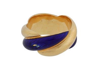 Lot 56 - A blue enamel ring