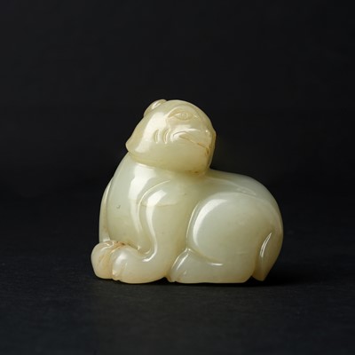 Lot 132 - A Chinese jade carving of a bear, 20th century