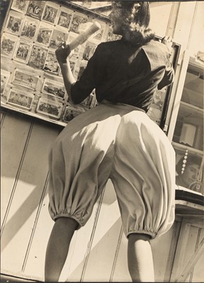 Lot 446 - Norman Parkinson (1913-1990)