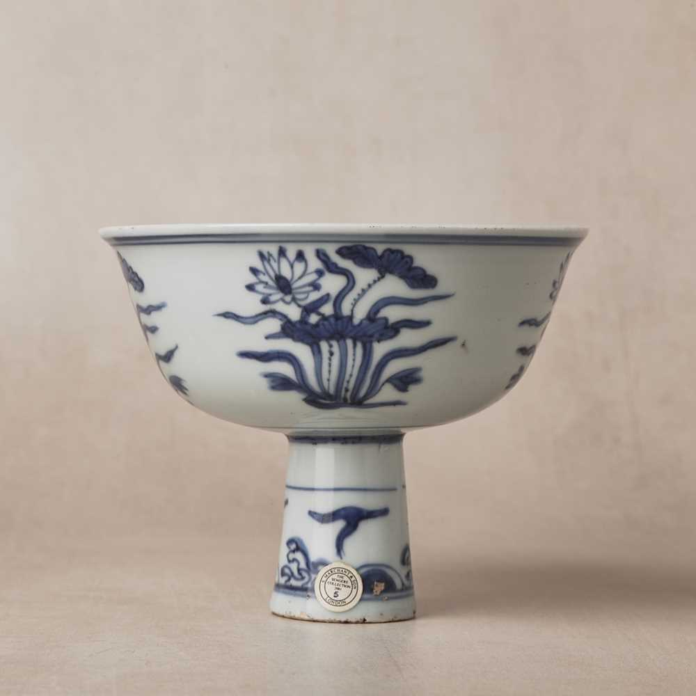 13 - A fine Chinese blue and white 'lotus bouquet' stem bowl, Ming dynasty, Jiajing / Longqing period