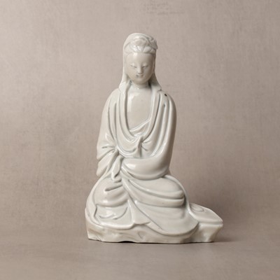 Lot 29 - A fine Chinese Dehua figure of Guanyin, Ming dynasty, Chongzhen period, circa 1640