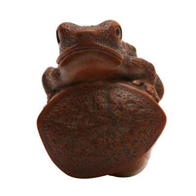 Lot 53 - A fine Japanese netsuke of a frog by Matsuda Sukenaga (1800-1871), Takayama, Edo-Meiji period, 19th century