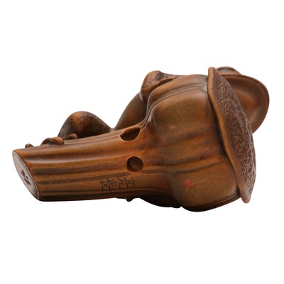 Lot 53 - A fine Japanese netsuke of a frog by Matsuda Sukenaga (1800-1871), Takayama, Edo-Meiji period, 19th century
