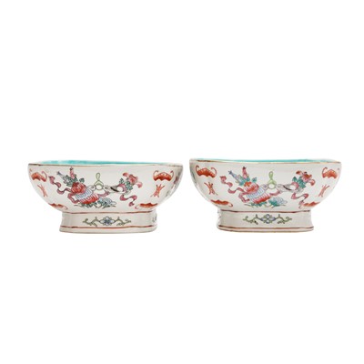 Lot 95 - A pair of Chinese famille-rose 'bajixiang' bowls, Qing dynasty, Tongzhi mark and period