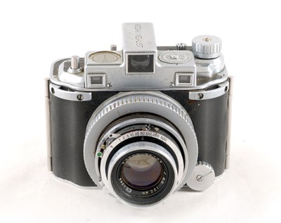Lot 250 - Kodak Medalist Rangefinder Camera. For 620 film (not 120 film as originally stated).
