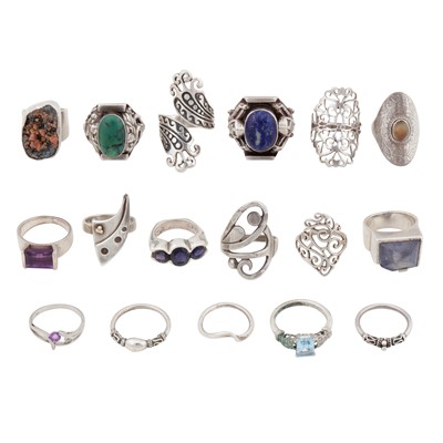 Lot 126 - Seventeen rings