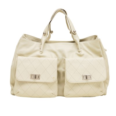 Lot 224 - Chanel White Matelasse Pocket Reisue XL Tote