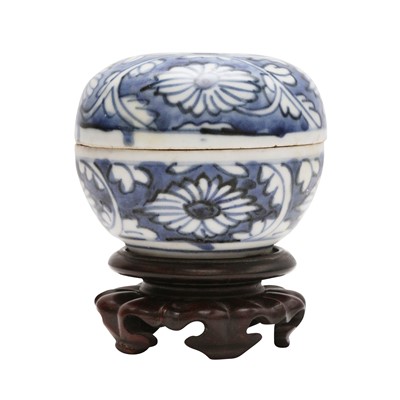 Lot 277 - A Chinese blue and white 'floral' circular box and cover, Ming dynasty